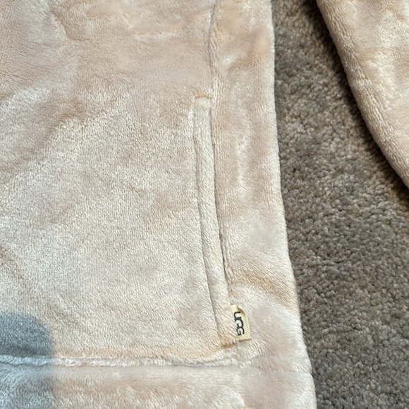 UGG Zip-Up - Picture 4 of 6